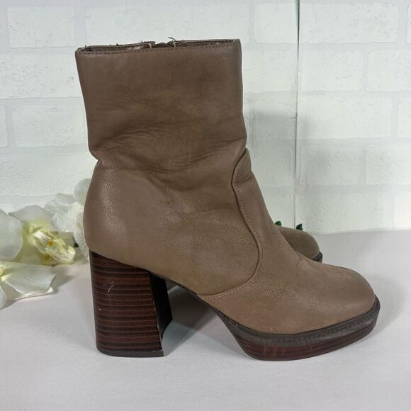 Rouge Womens Chunky Heel Boots size 6 Faux Leather Taupe Y2K Style - Picture 1 of 10